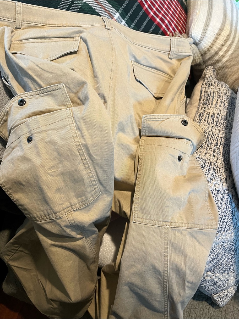 Women’s Loft Cargo Pants in Khaki - Picture 7 of 9